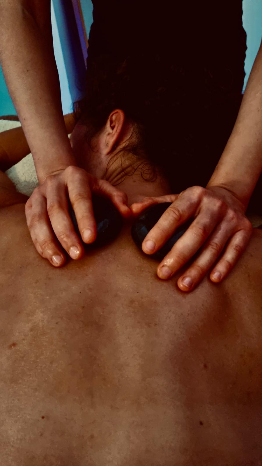 Hot Stone – Massaggio Pietre Calde